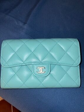 Chanel caviar flap wallet